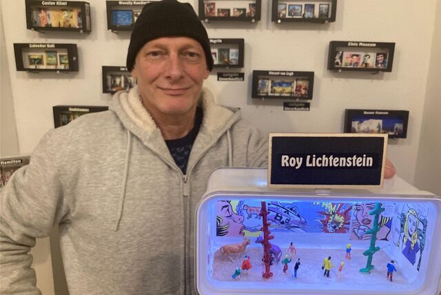 Ulle Bowski aus Recklinghausen baut in seiner Markenbude Museen im Miniaturformat