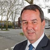 Matthias Gundler vor der Förderschule an der Uhlandstraße.