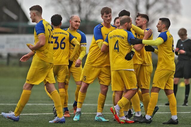 Am ersten Rückrundenspieltag der Bezirksliga musste sich die Spvg Schwerin dem TuS Harpen nach dem 3:3 im Hinspiel am heimischen Grafweg mit 1:2 geschlagen geben.