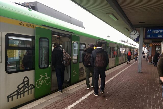Auf der Strecke der S1 zwischen Bochum und Dortmund wird ein Schienenersatzverkehr eingerichtet. (Symbolbild)