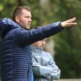 Wegen des personellen Engpasses mussten sich auch die VfB-Trainer Marco Taschke (l.) und Dennis Korte in Hillerheide ein Trikot überziehen.