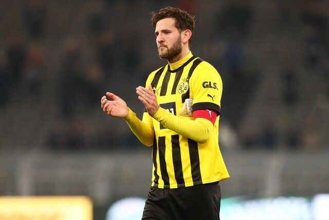 Niklas Dams klatscht in die Hände.