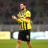 Niklas Dams klatscht in die Hände.