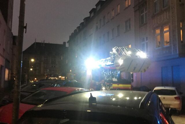 Die Feuerwehr Dortmund wurde am Samstagabend (11.2.) zu einem Einsatz an die Schillingstraße gerufen.