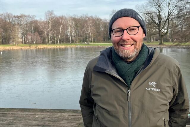 Jan Peter Mohr leitet den Fredenbaumpark in der nördlichen Innenstadt. Seinen Lieblingsplatz in der Anlage hat der 50-Jährige auf dem Steg am kleinen Teich.