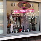 Die „Schatztruhe“ eröffnet am 14.02., es gibt dort Second-Hand Klamotten für Damen, Herren und Kinder.