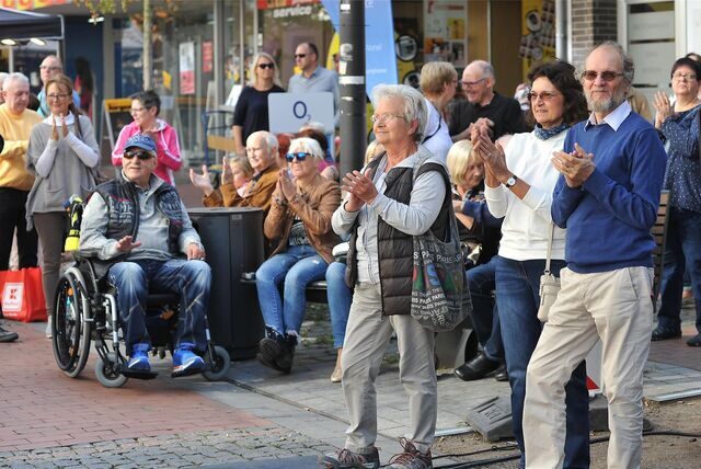 Der Viktualienmarkt 2018: In der Castroper Altstadt ist viel los, wenn die Händler sonntags öffnen und rundherum ein buntes Programm geboten wird.