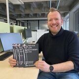 Jan Grunenberg hat ein Buch mit Hilfe von Künstlicher Intelligenz geschrieben.