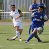 Mit vier Toren im Derby bei der SG Victoria/Sportfreunde stockte Frohlindes Lukas Kothe (l) sein Saison-Konto von drei auf sieben Treffer auf.