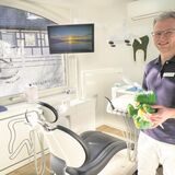 Zahnarzt Dr. Dirk Vehling (34) in seiner Praxis in Datteln.