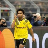 Karim Adeyemi bejubelt seinen Treffer gegen Chelsea.