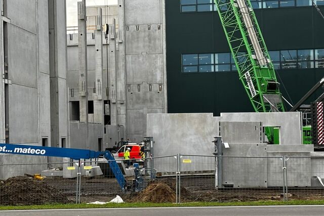 Zu einem tödlichen Arbeitsunfall ist es am Donnerstagmorgen in Wulfen gekommen. Aus großer Höhe ist ein Arbeiter abgestürzt – der Notarzt konnte nur noch den Tod des Mannes feststellen.