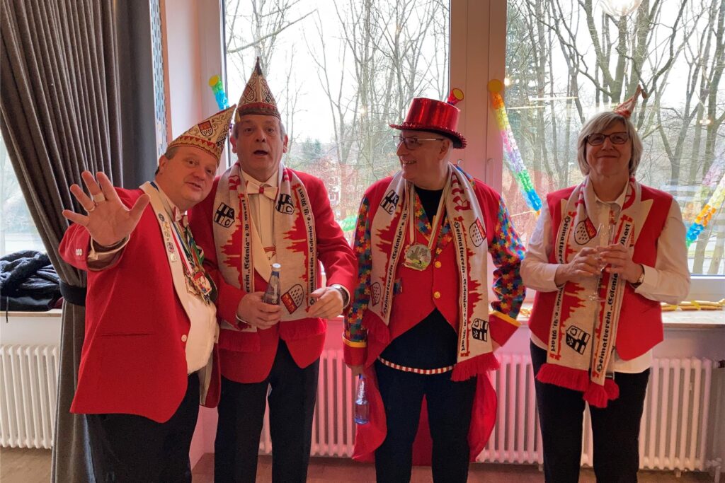 Vier Karnevalisten im Medienhaus Bauer.