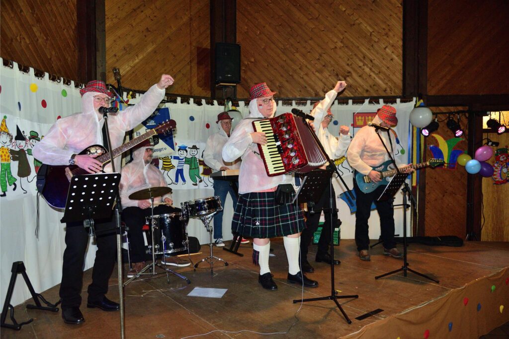 Weiberfastnacht in Marl. Am Donnerstag feierten närrischen Marlerinnen und Marler den Auftakt der tollen Tage.