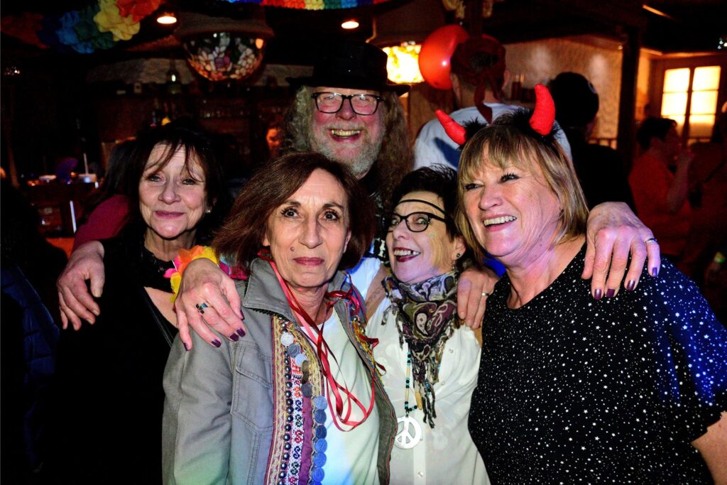 Weiberfastnacht in Marl. Am Donnerstag feierten närrischen Marlerinnen und Marler den Auftakt der tollen Tage.