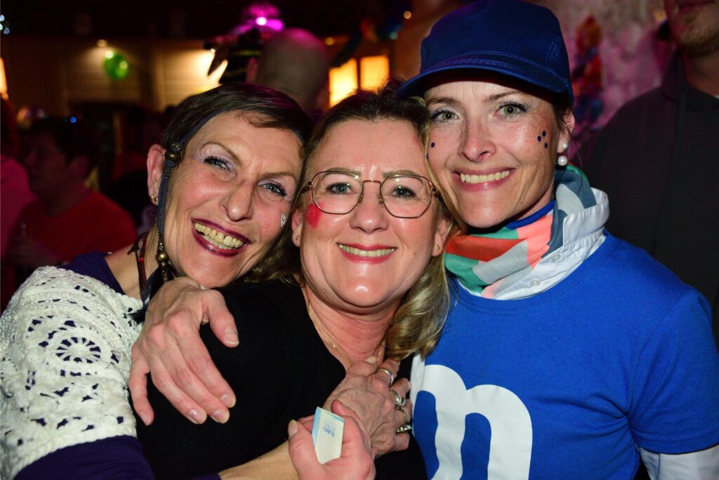 Weiberfastnacht in Marl. Am Donnerstag feierten närrischen Marlerinnen und Marler den Auftakt der tollen Tage.
