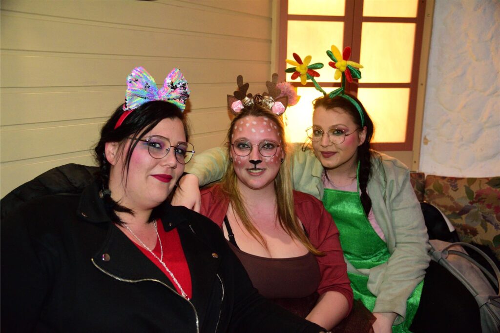 Weiberfastnacht in Marl. Am Donnerstag feierten närrischen Marlerinnen und Marler den Auftakt der tollen Tage.