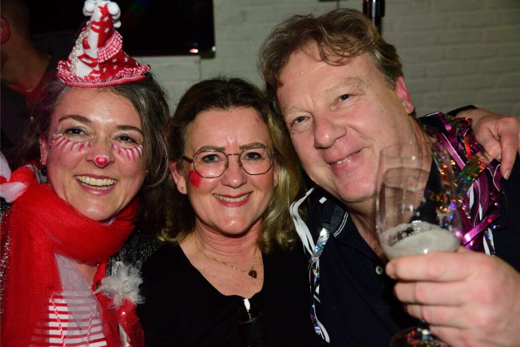 Weiberfastnacht in Marl. Am Donnerstag feierten närrischen Marlerinnen und Marler den Auftakt der tollen Tage.