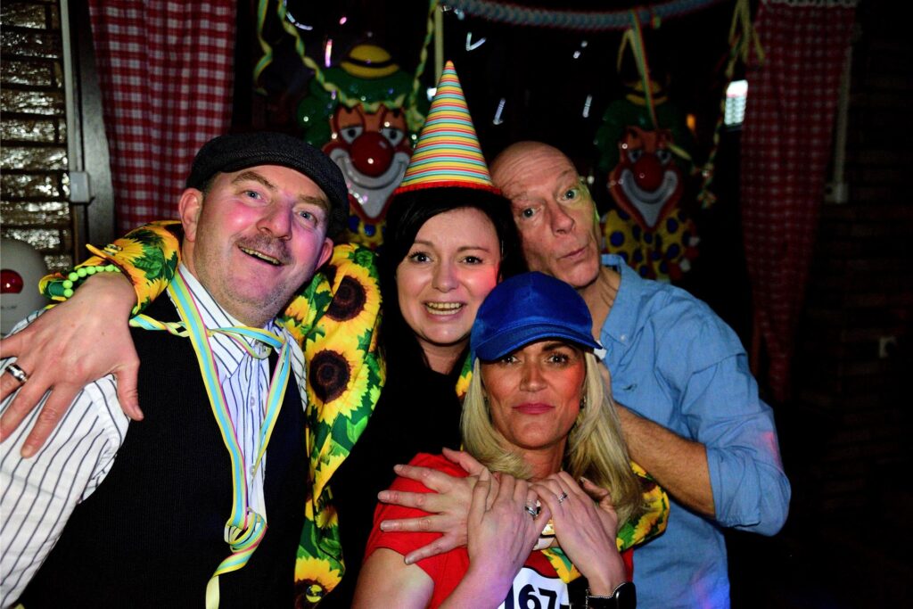 Weiberfastnacht in Marl. Am Donnerstag feierten närrischen Marlerinnen und Marler den Auftakt der tollen Tage.
