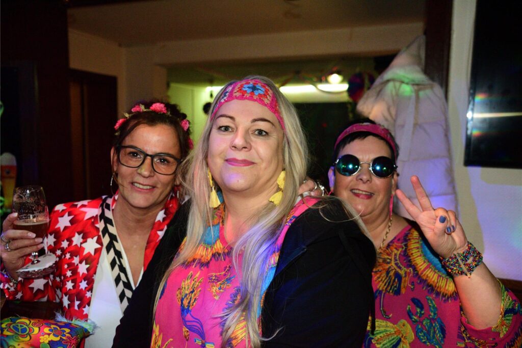 Weiberfastnacht in Marl. Am Donnerstag feierten närrischen Marlerinnen und Marler den Auftakt der tollen Tage.