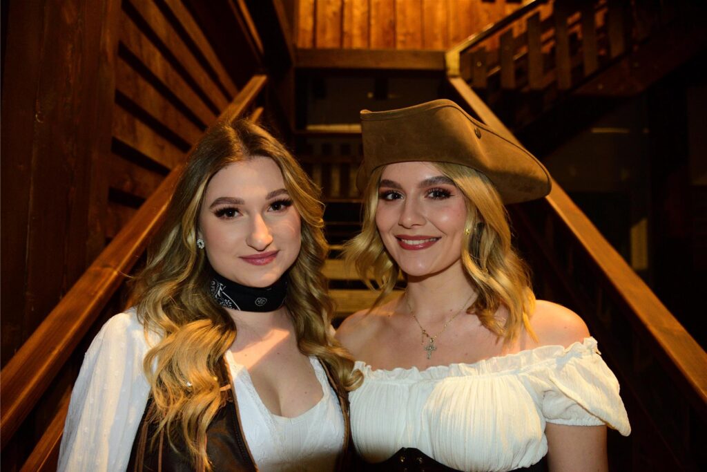 Weiberfastnacht in Marl. Am Donnerstag feierten närrischen Marlerinnen und Marler den Auftakt der tollen Tage.