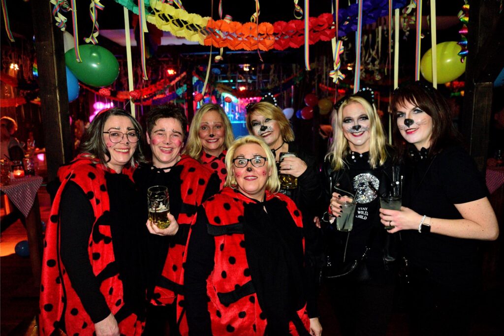 Weiberfastnacht in Marl. Am Donnerstag feierten närrischen Marlerinnen und Marler den Auftakt der tollen Tage.