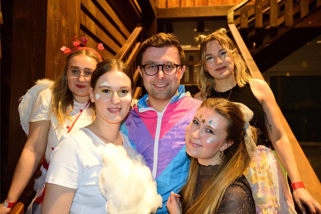 Weiberfastnacht in Marl. Am Donnerstag feierten närrischen Marlerinnen und Marler den Auftakt der tollen Tage.