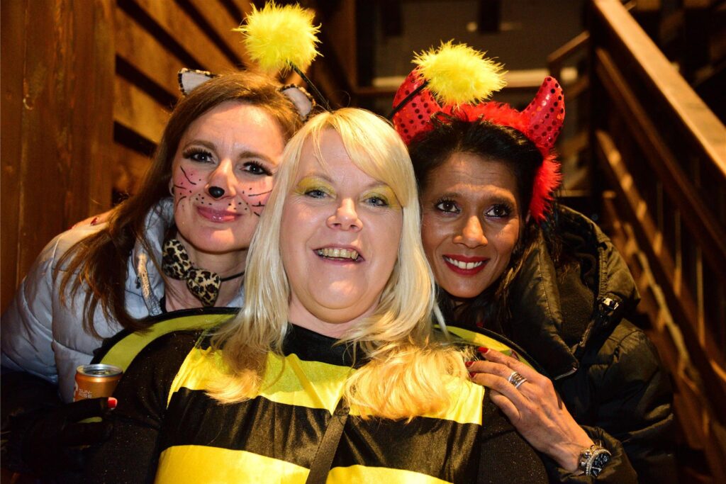 Weiberfastnacht in Marl. Am Donnerstag feierten närrischen Marlerinnen und Marler den Auftakt der tollen Tage.