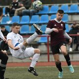 Der  FC Frohlinde II (weiße Trikots) führte im Testspiel gegen den SV Wacker Obercastrop II zur Pause mit 2:1 – und verlor am Ende mit 2:6.