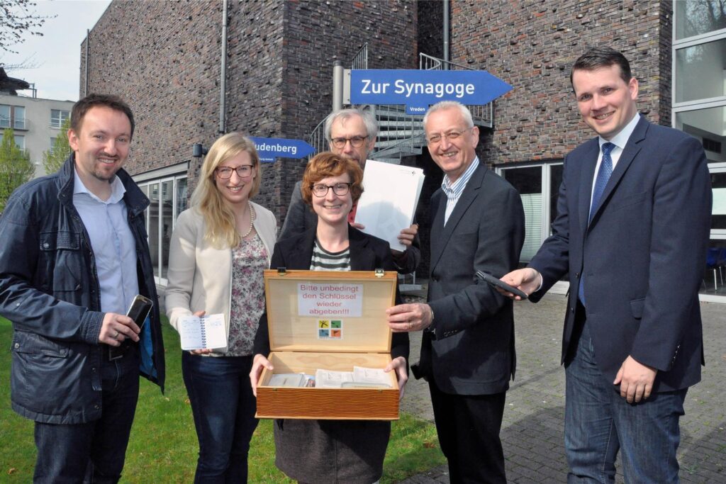 Gruppenbild mit Tobias Stockhoff und Monika Heisterklaus Gruppenbild mit Tobias Stockhoff und Monika Heisterklaus