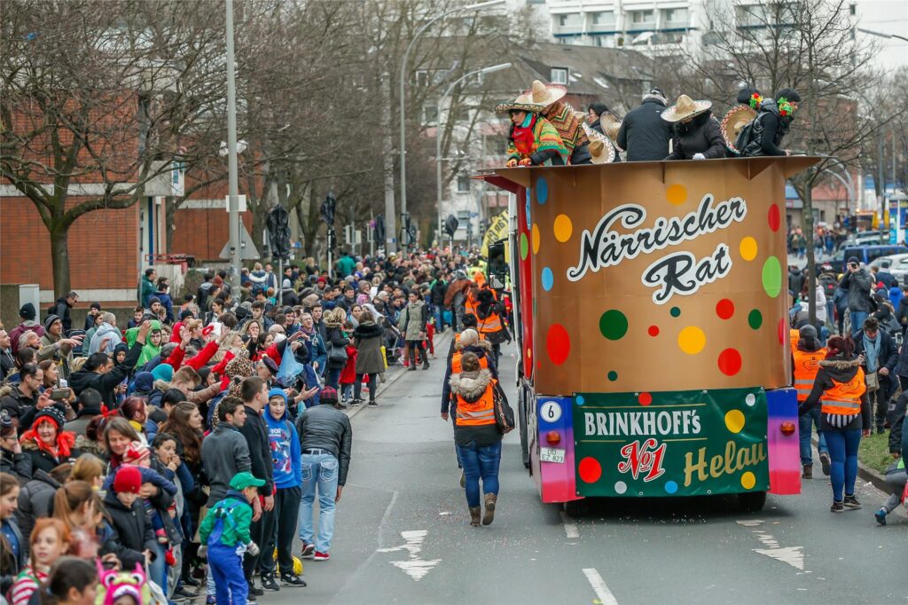 Der Rosenmontagszug zieht wieder durch Dortmunds Innenstadt. Der Rosenmontagszug zieht wieder durch Dortmunds Innenstadt.
