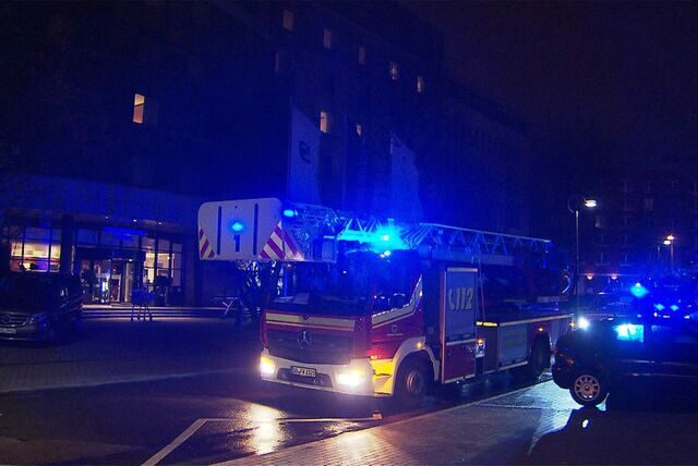 Großeinsatz am Steigenberger Hotel nahe der B1 in Dortmund.