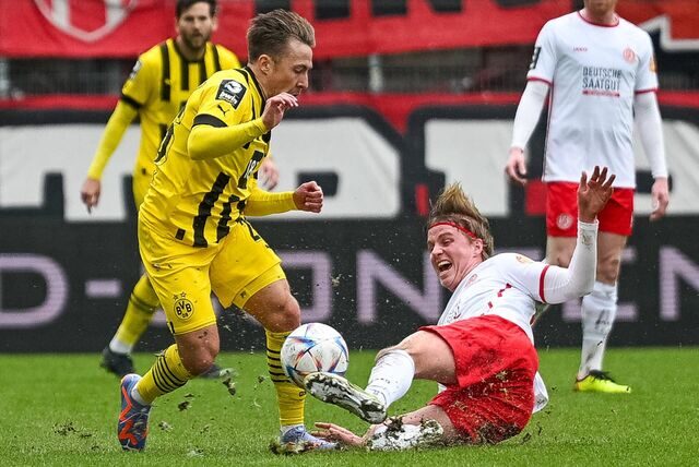 Felix Passlack im Zweikampf.
