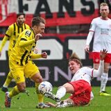 Felix Passlack im Zweikampf.