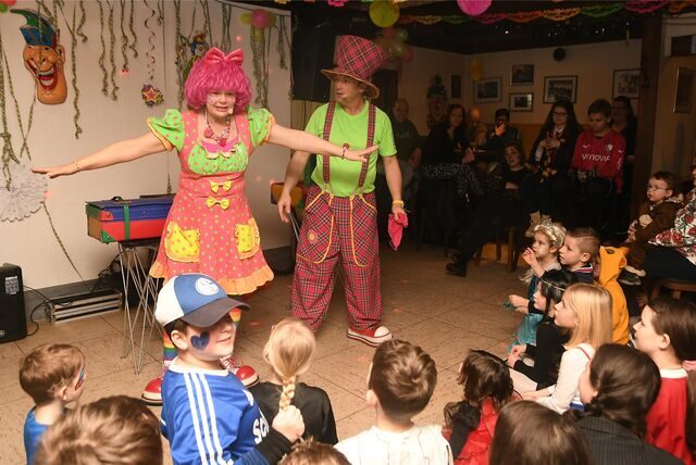 Clown Oli & Felinchen sorgten am Sonntag im Haus Uebersohn für viel Spaß beim Kinderkarneval.