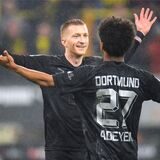 Marco Reus jubelt gemeinsam mit Karim Adeyemi.