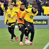 Sebastien Haller im Zweikampf mit Giovanni Reyna.