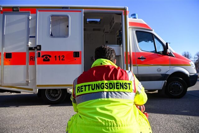 Ein Fußgänger ist in Dortmund in der vergangenen Woche (16.2.) von einem Auto erfasst worden. Dabei erlitt er schwere Verletzungen.