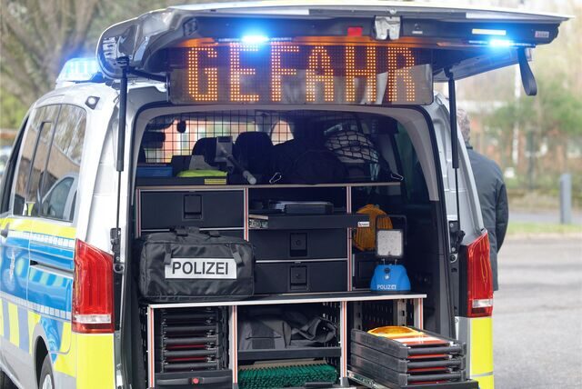Eine Autofahrerin in Gefahr hat auf der A1 Hilfe von der Kamener Autobahnpolizei bekommen.
