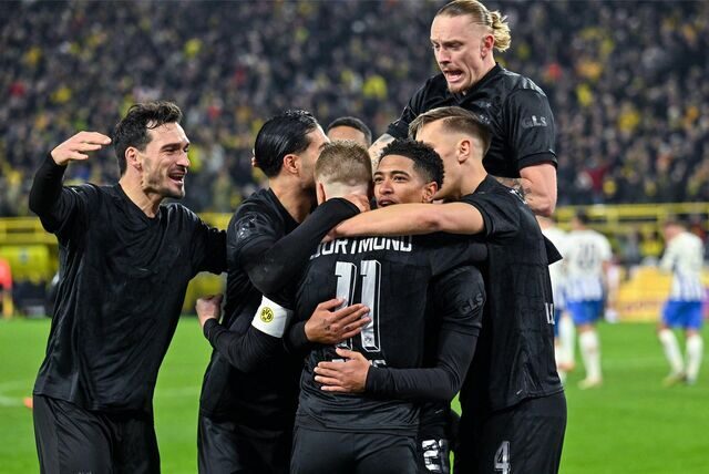 BVB-Spieler jubeln.