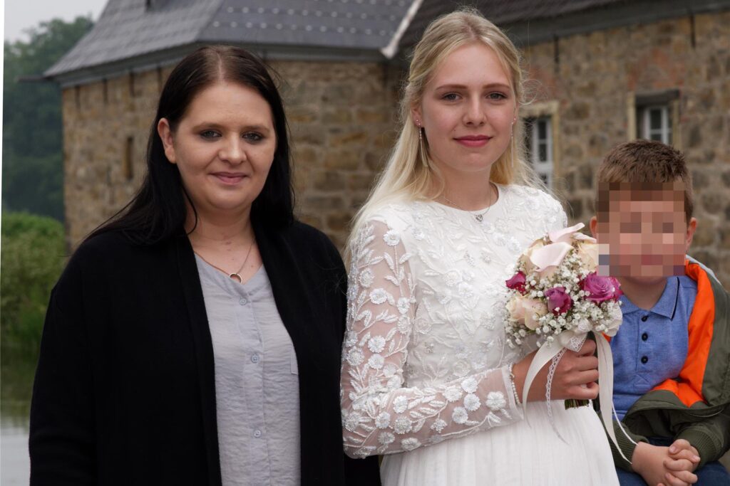 Kim mit ihrer Schwester Delia Kim mit ihrer Schwester Delia