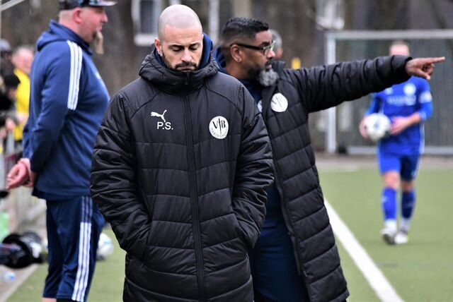 Nicht nachlegen können die Trainer Patrick Stich (vorne links) und Yannick Grondin (r) mit ihrem VfB Habinghorst in der Kreisliga A.