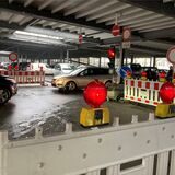 Aufgrund von Sanierungsarbeiten sind mehrere Einfahrten unter dem Parkdeck von Kaufland gesperrt.