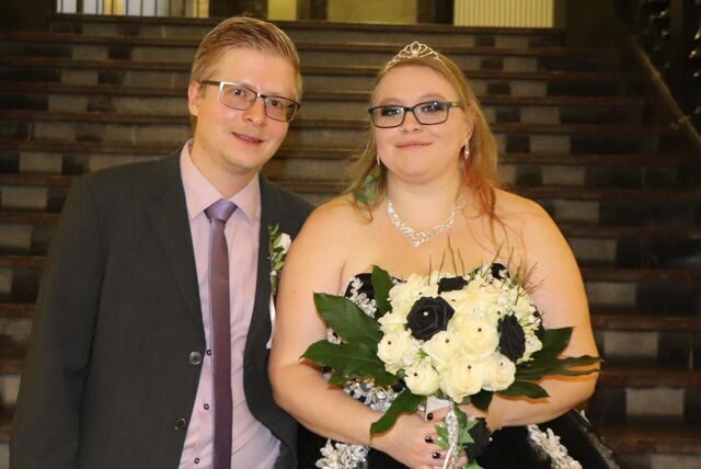 Stephanie und Andreas haben neun Jahre nach ihrer Verlobung geheiratet. Für sie waren andere Sachen erst wichtiger.