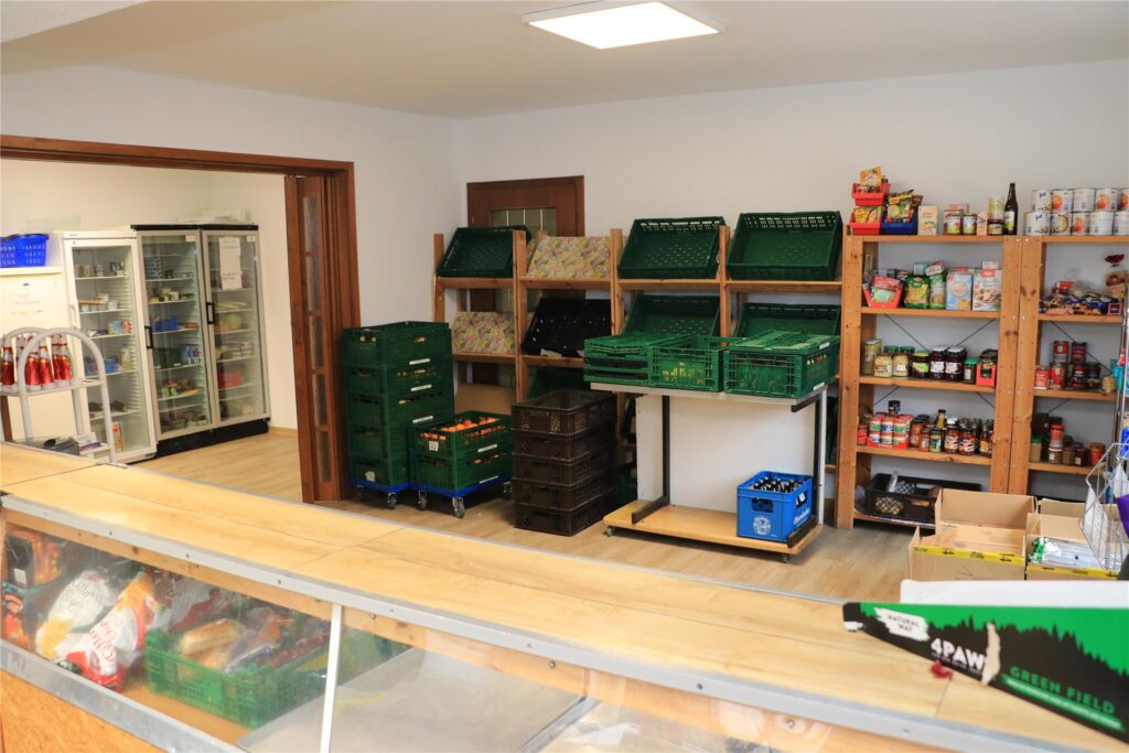 Innenansicht des neuen Tafel-Ladens der Hertener Caritas.