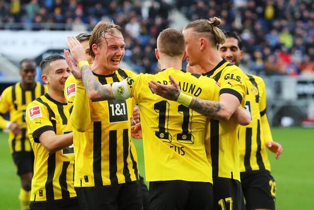 Die BVB-Spieler bejubeln den Treffer gegen Hoffenheim.
