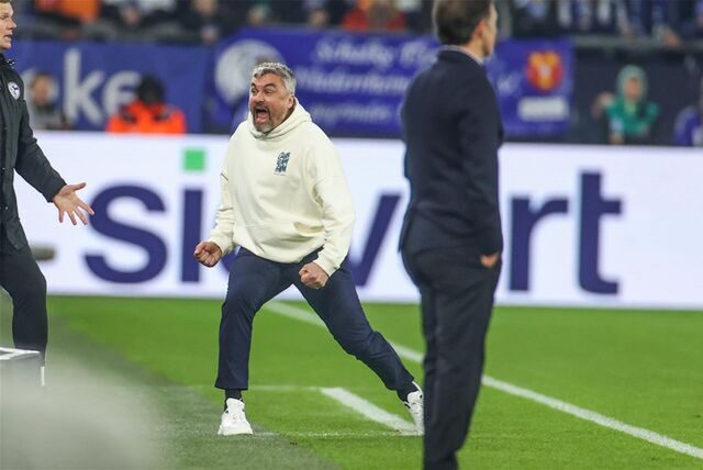 Cheftrainer Thomas Reis feiert seinen ersten Sieg mit dem FC Schalke 04 in diesem Jahr.