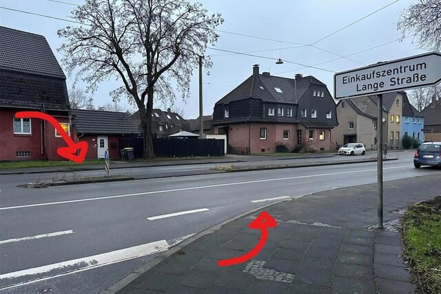 An der B235 in Höhe Querstraße in Habinghorst gibt es eine Querungshilfe. Aber die Gehwege sind nicht abgeflacht. Das soll sich bald ändern.