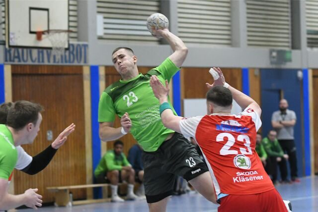Emil Weste (am Ball) war in Hombruch mit elf Toren bester Werfer der HSG Rauxel-Schwerin.