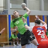 Emil Weste (am Ball) war in Hombruch mit elf Toren bester Werfer der HSG Rauxel-Schwerin.